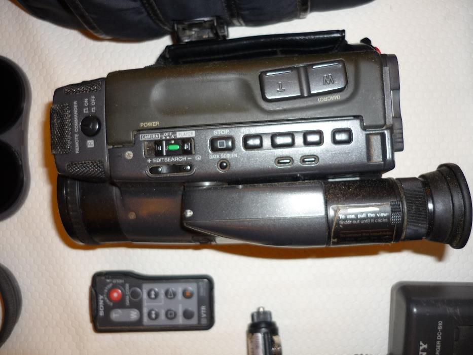 Camcorder Sony CCD-TR805E e carregador tomada e isqueiro