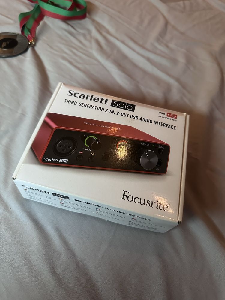 Focusrite Scarlett 2i2 3rd NT1A Bundle