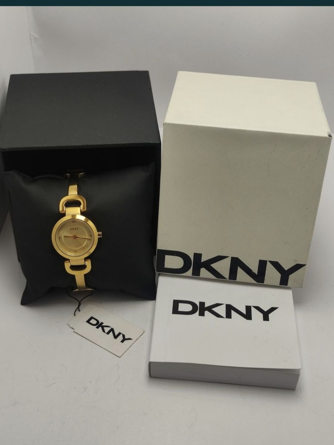 Zegarek damski DKNY pozłacany na ozdobnej bransolecie