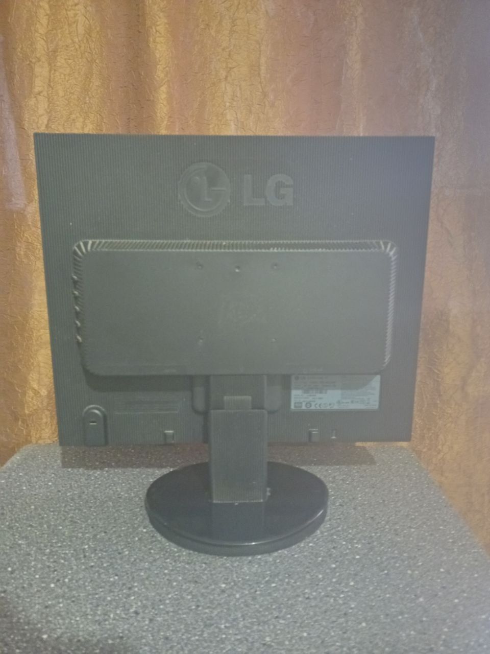 Монитор LG flatron L1953S