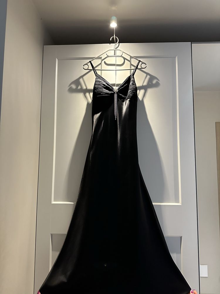 Sukienka wyjściowa czarna wieczorowa