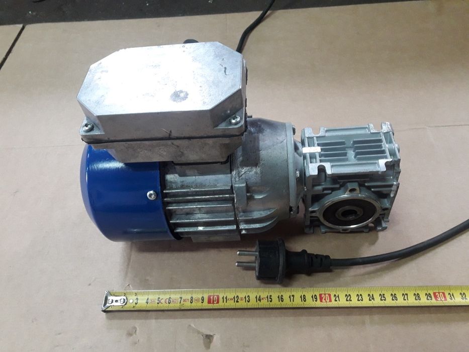 Motoreduktor jednofazowy 230v 45 obrotów  0.09kw