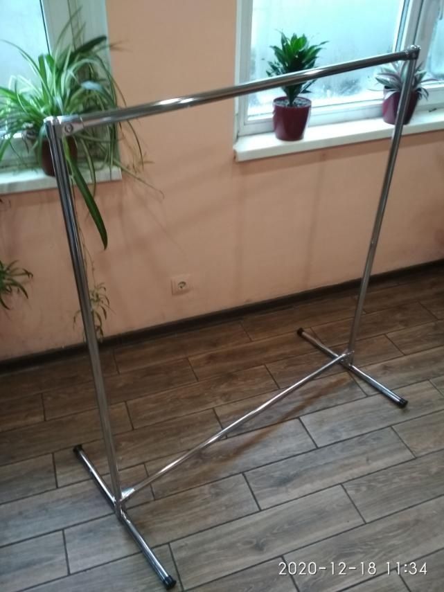 Напольная вешалка рейл стойка металлическая.