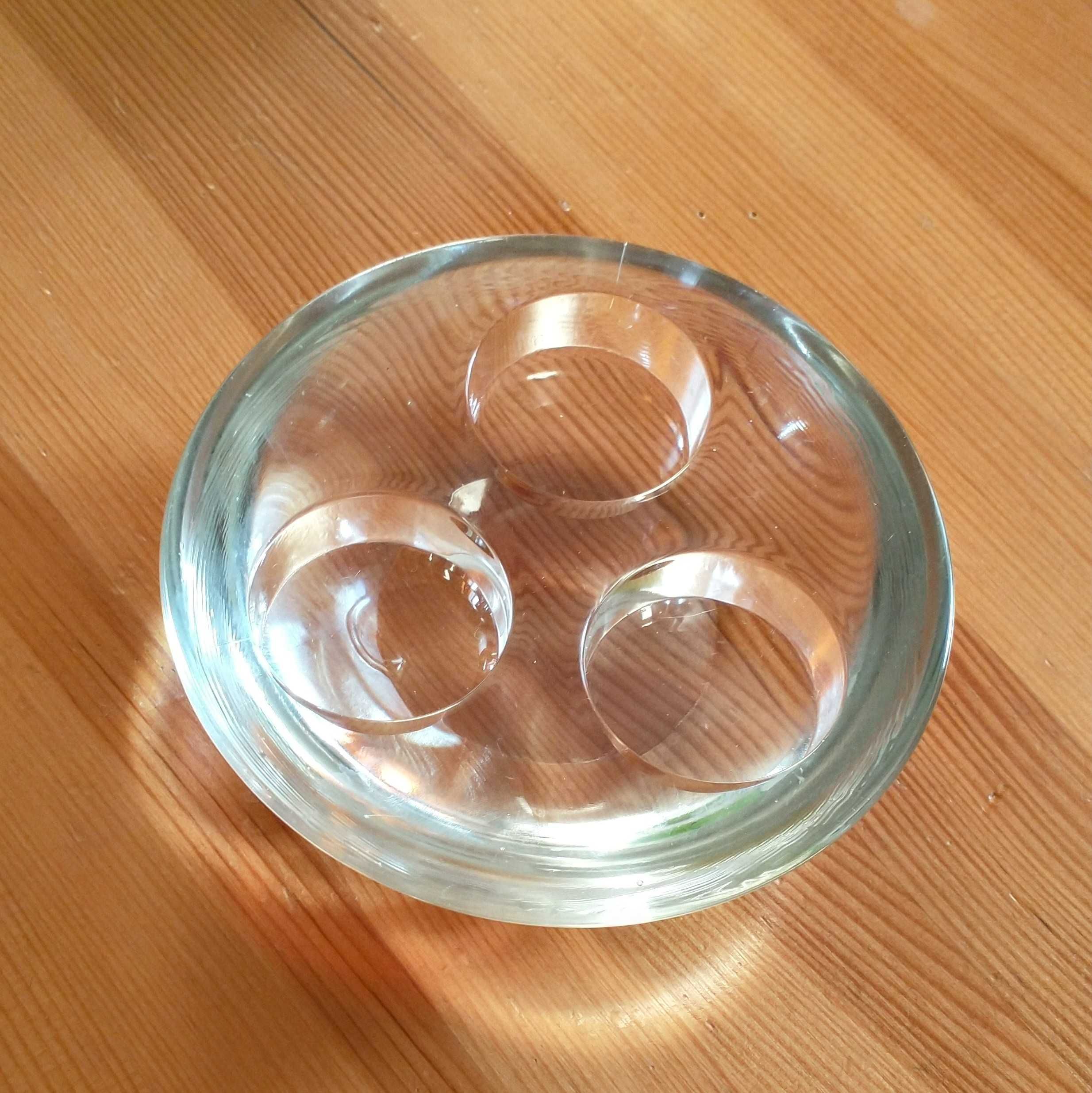 Romantyczny szklany świecznik na tealight.
