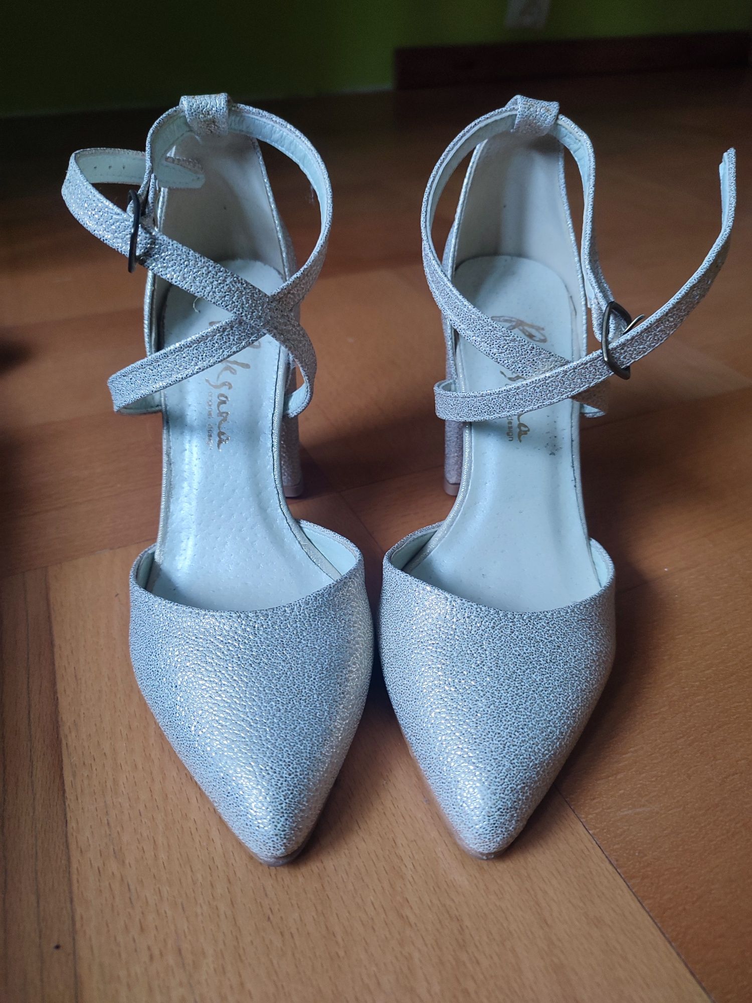Buty firmy SZELBUT rozm. 33 wkł. 21.50cm