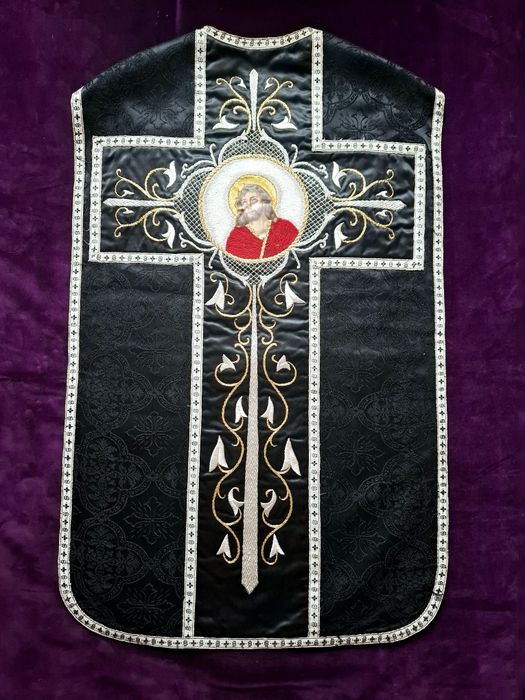 Antyczny ornat stuła manipularz z Chrystusem cierpiącym