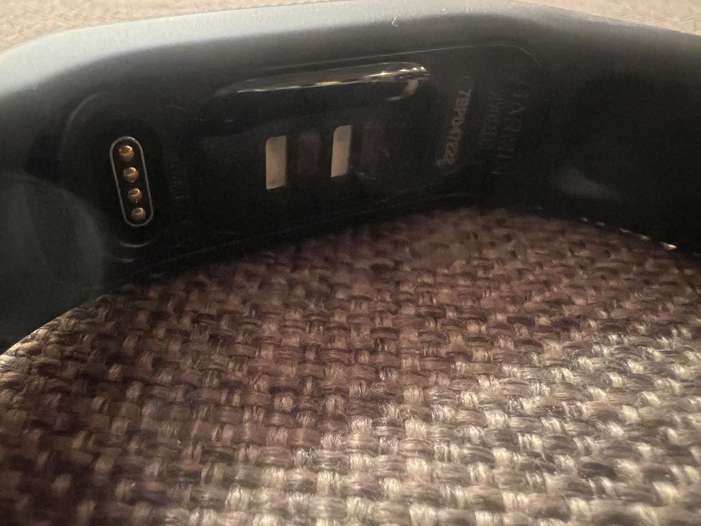Продам фитнес трекер Garmin Vivosmart 5
