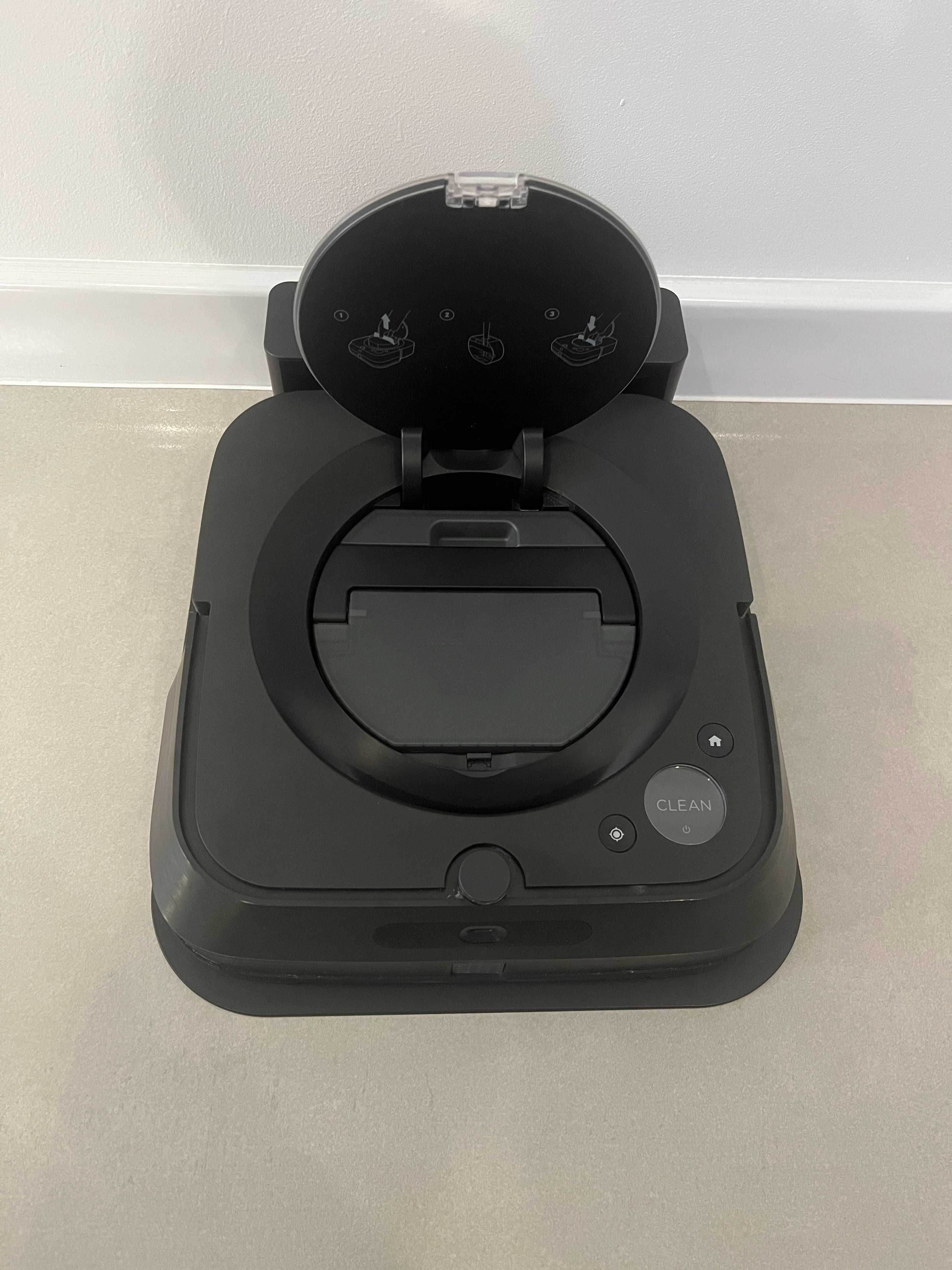 Robot mopujący iRobot Braava Jet M6 czarno-złoty [JAK NOWY]