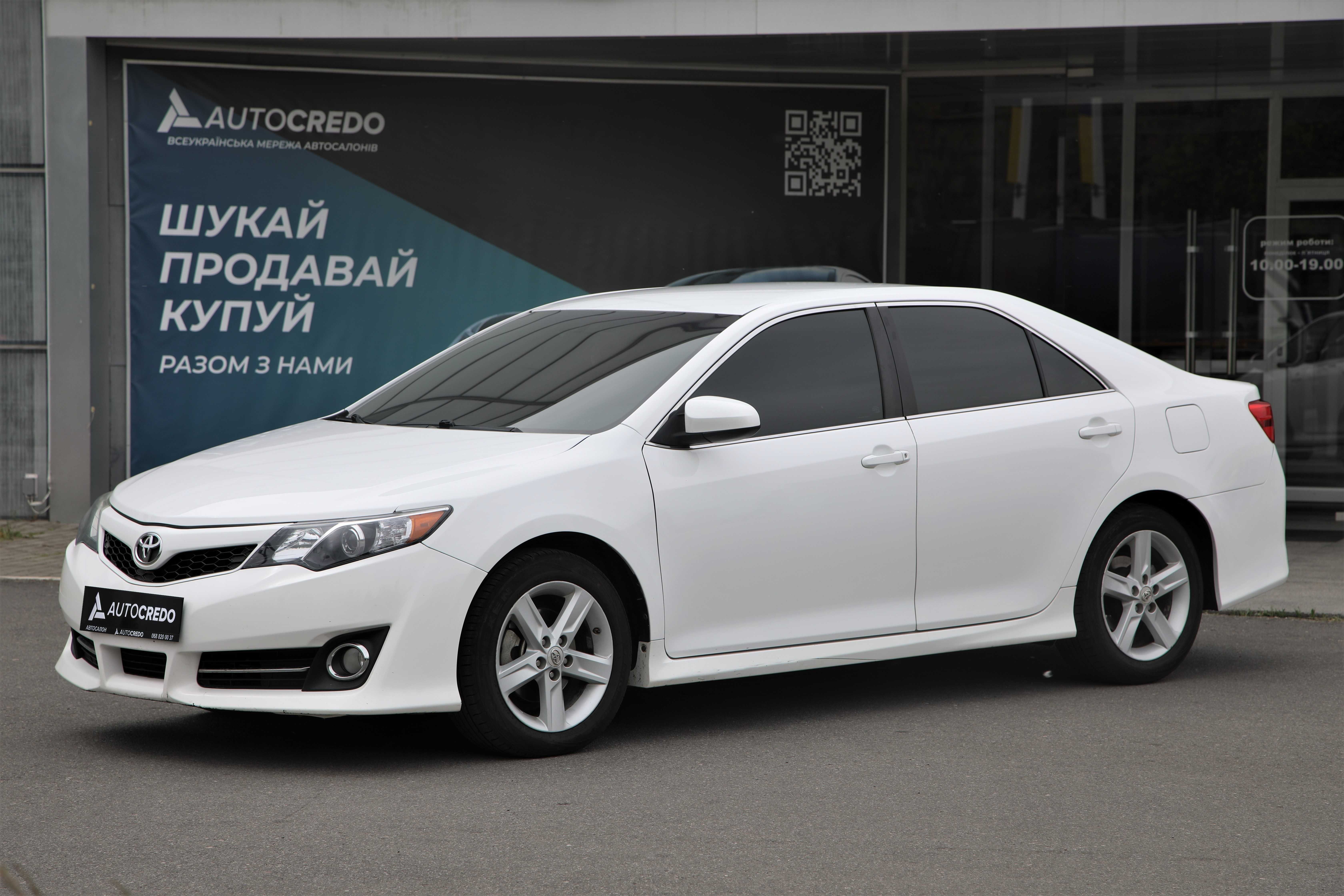 Toyota Camry 2012 року