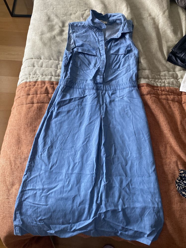 Varios vestidos pouco usados