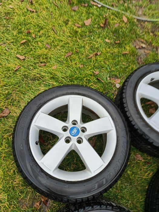 Alufelgi z oponami zimowymi 225/50R17, Ford.