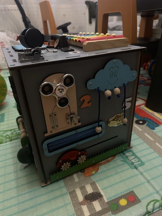 Бізікуб сірого кольору