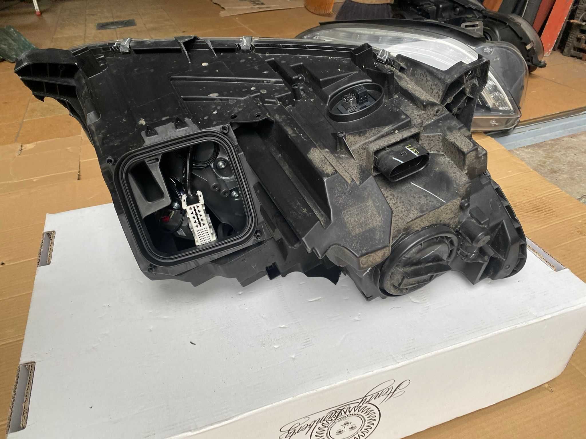 Mercedes ML  Bi Xenon LED lewy