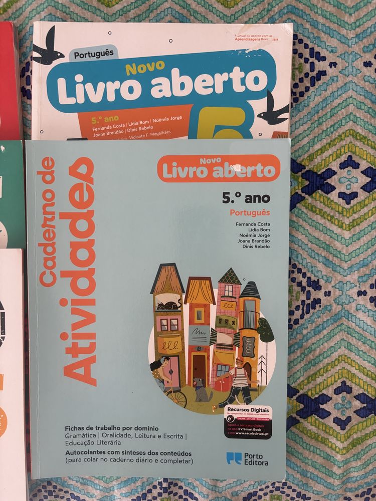 Livros escolares do 5.° ano. Porto Editora.