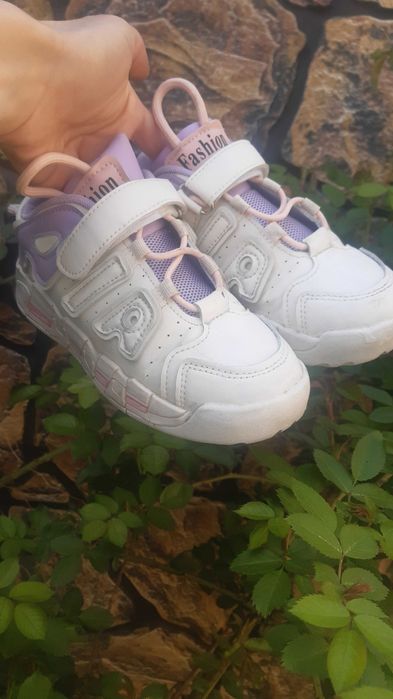 Кеди на дівчинку