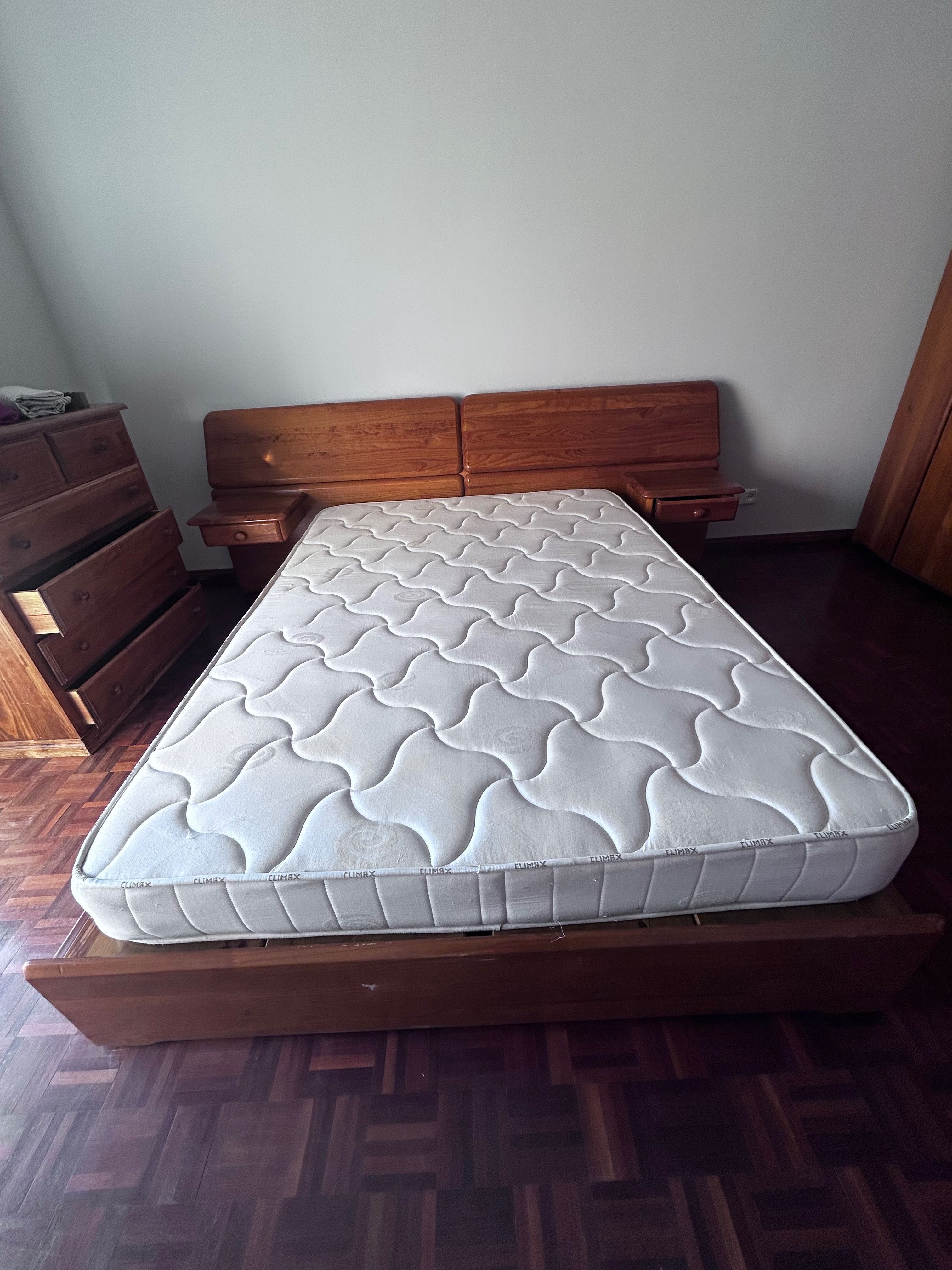 Cama casal e roupeiro Cerne