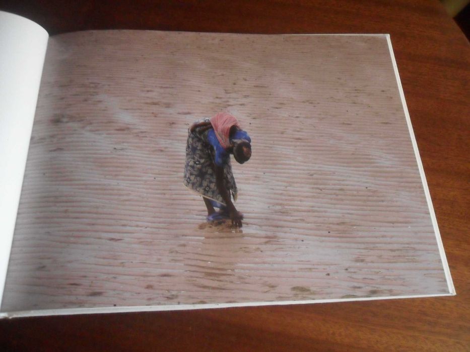 "Entre Mar e Marginal -As Praias de Maputo" de Cita Vissers-1ª Ed 2008