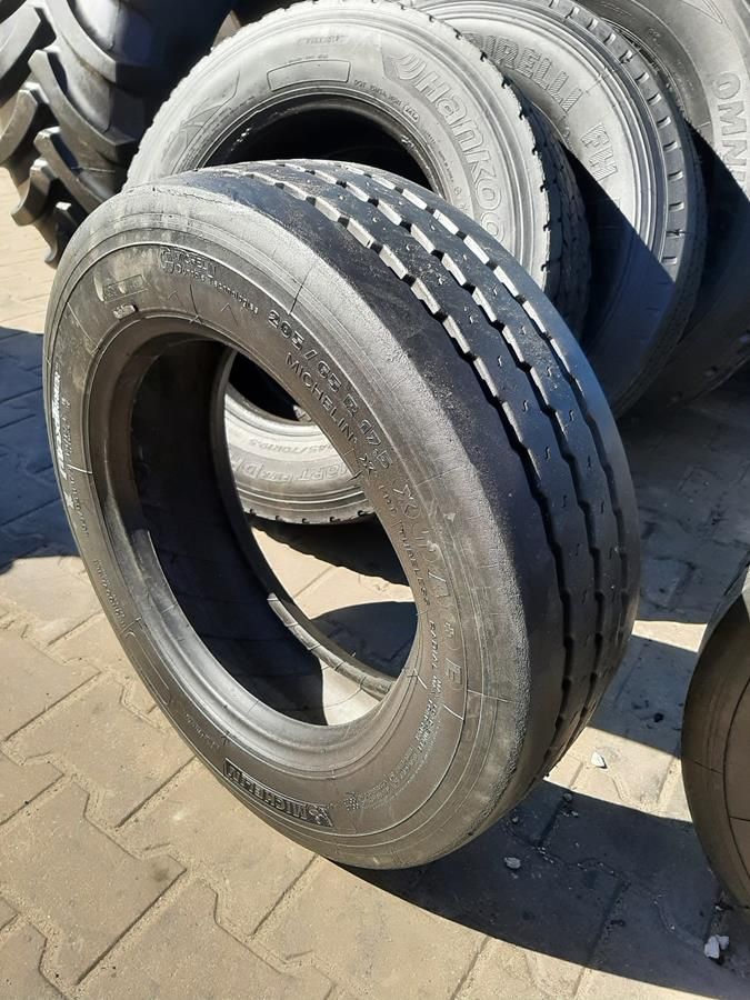 2x Opona używana ciężarowa 205/65R174.5 MICHELIN 440zł(szt.) C2471