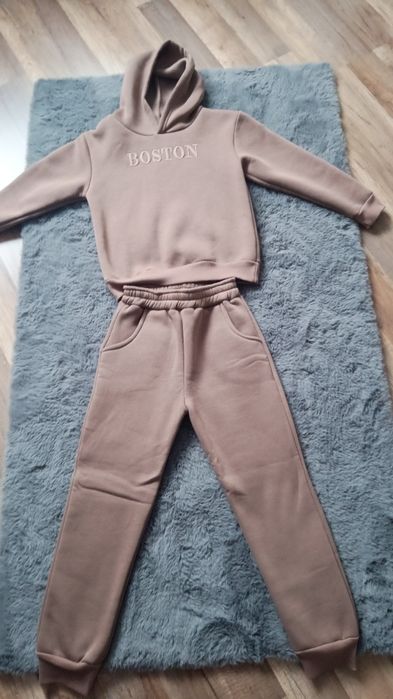 Nowy śliczny ciepły dres na 9 lat