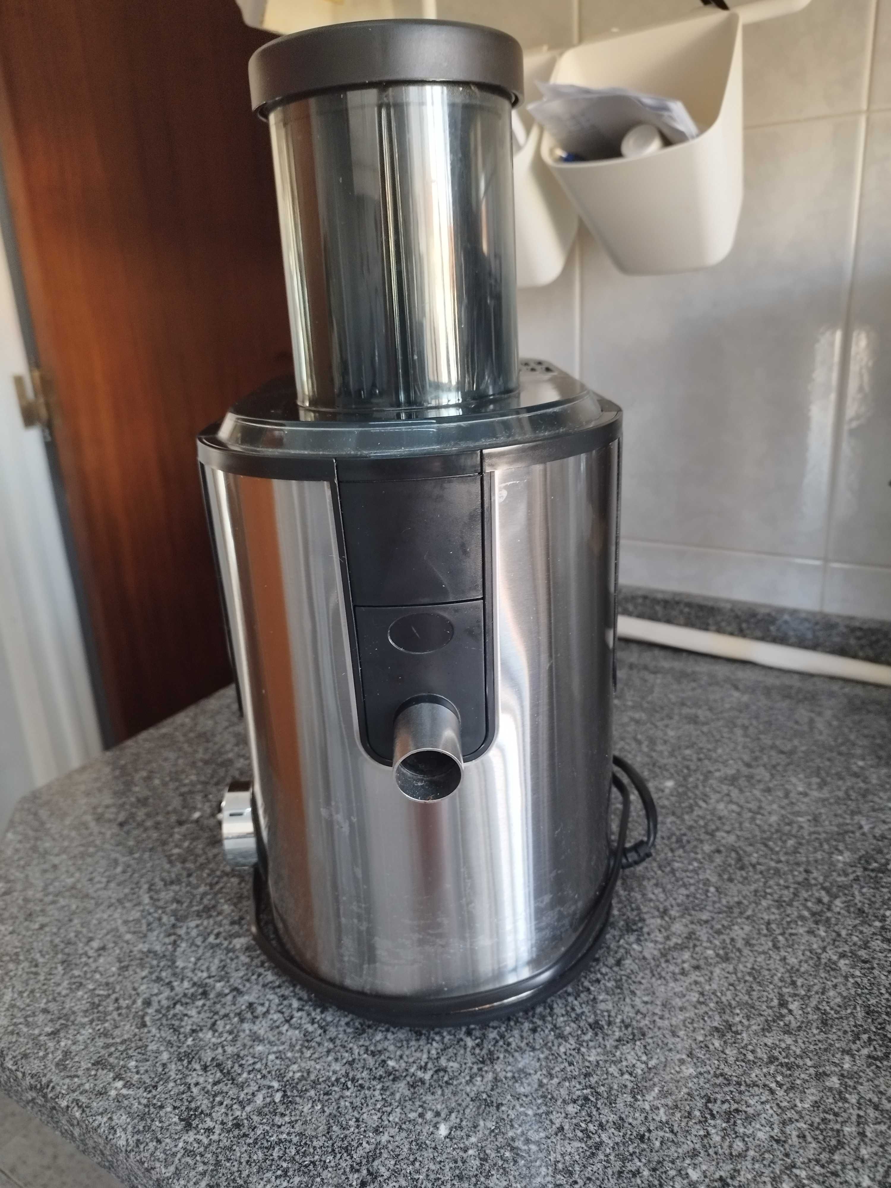 Forno microondas e centrifugadora Swift juicer