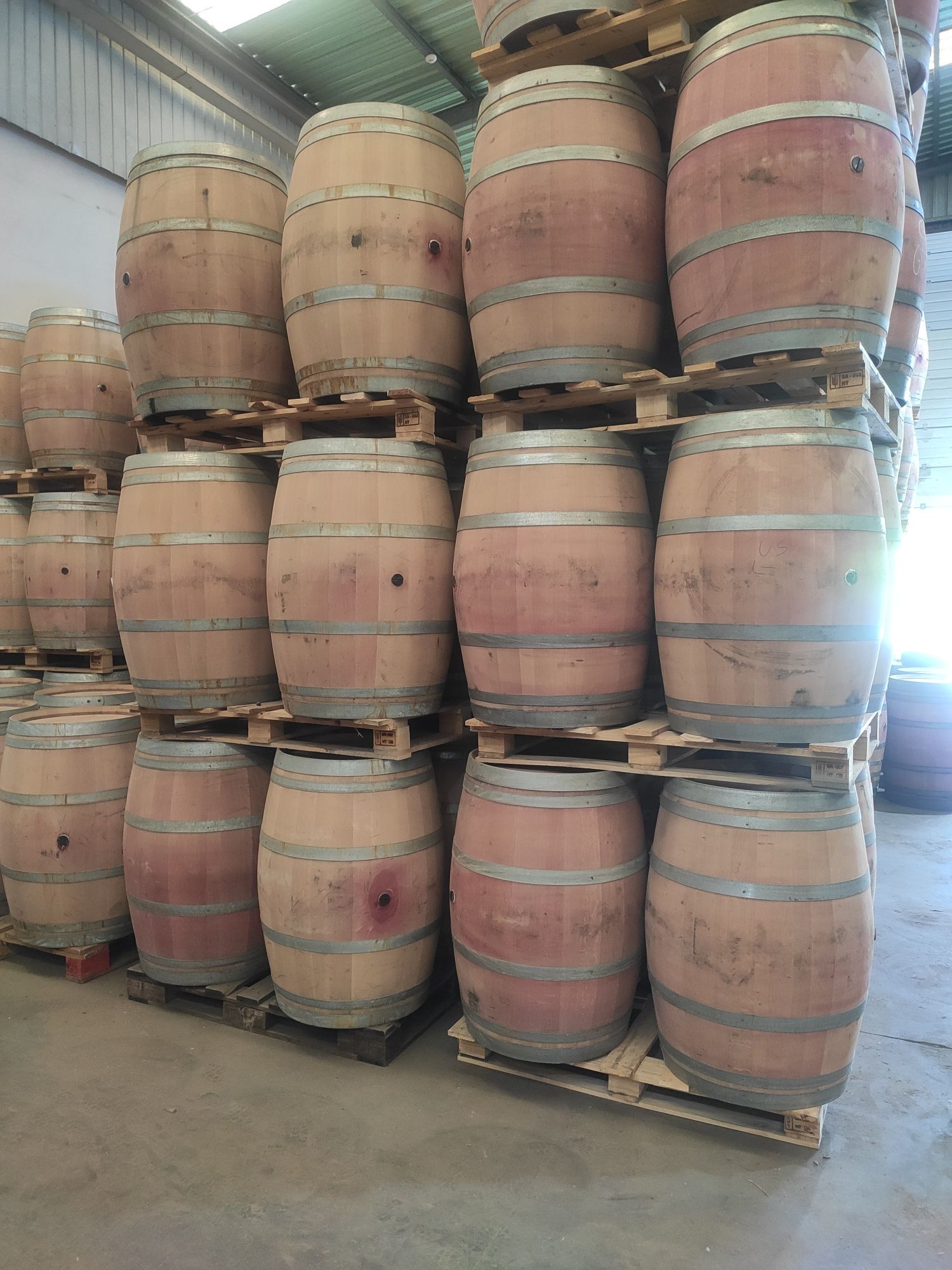 Lotes de barricas 225L em madeira de carvalho