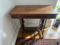 Maquina de costura antiga Oliva com movel