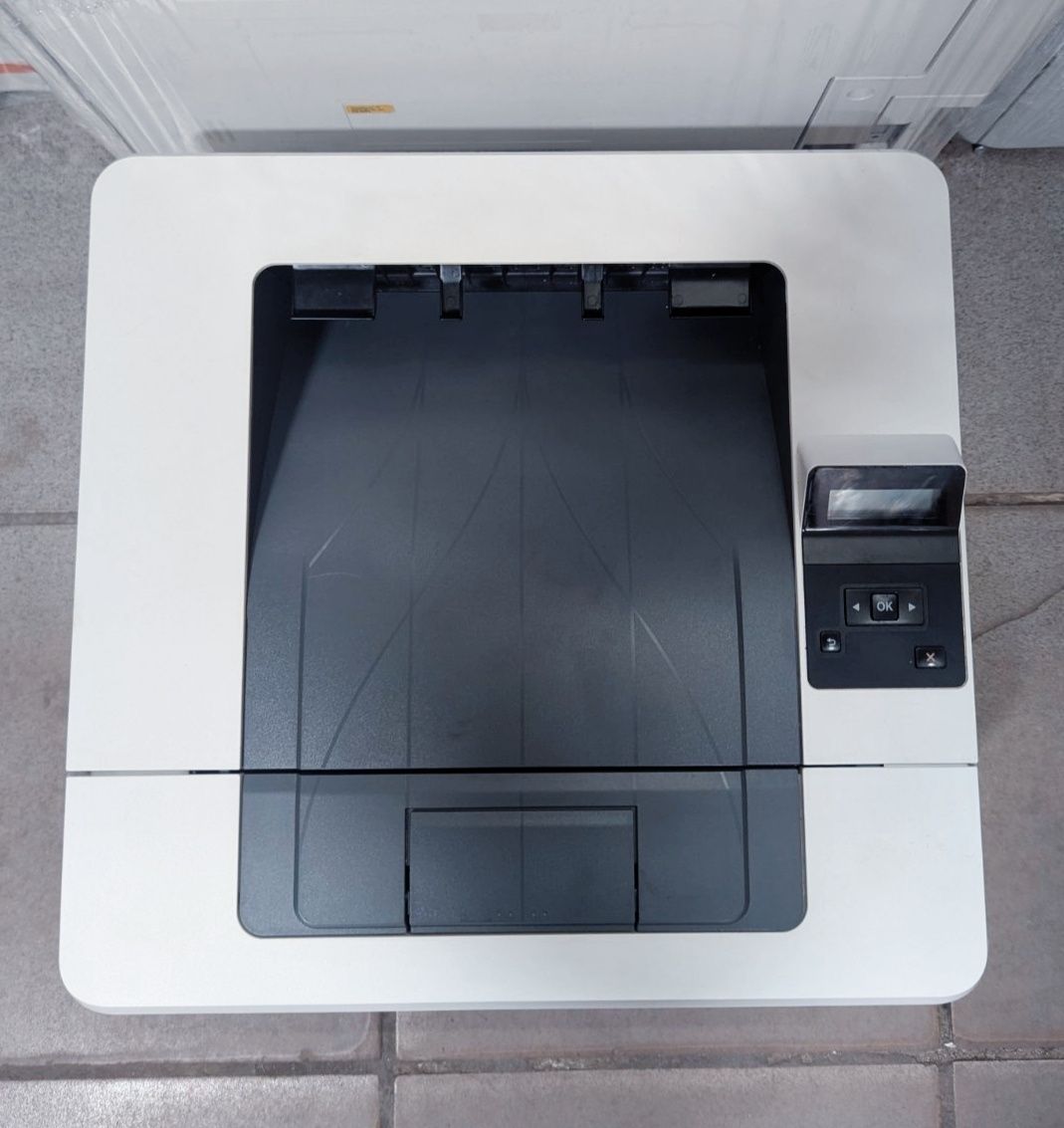 Принтер HP LaserJet Pro M404dn з Німеччини малі пробіги