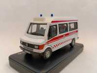 Mercedes-Benz T1 Minibus Krankenwagen Cararama/Hongwell 1:43