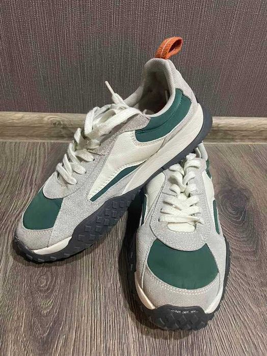 Чоловічі кросівки Zara