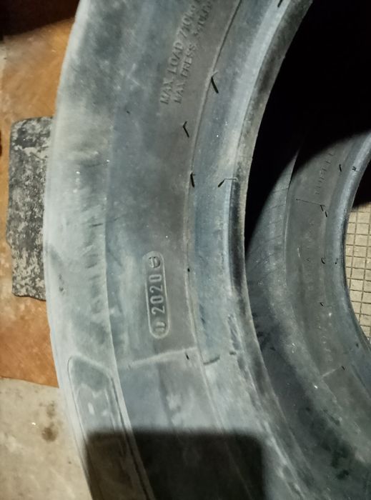 Продаю два колеса шини 205,60,16