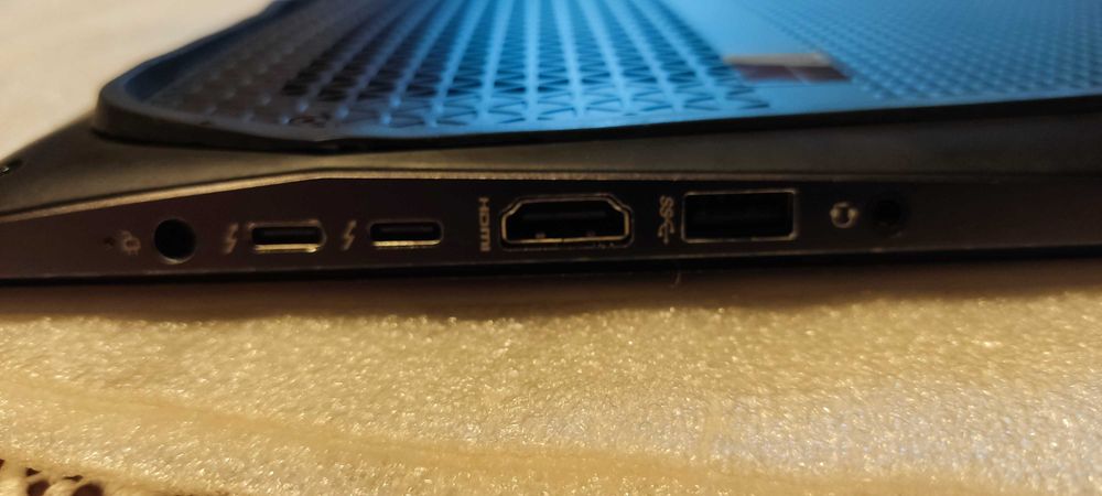 HP ZBook Studio G3 15,6 " Intel Core i7 32 GB / 500 GB srebrny