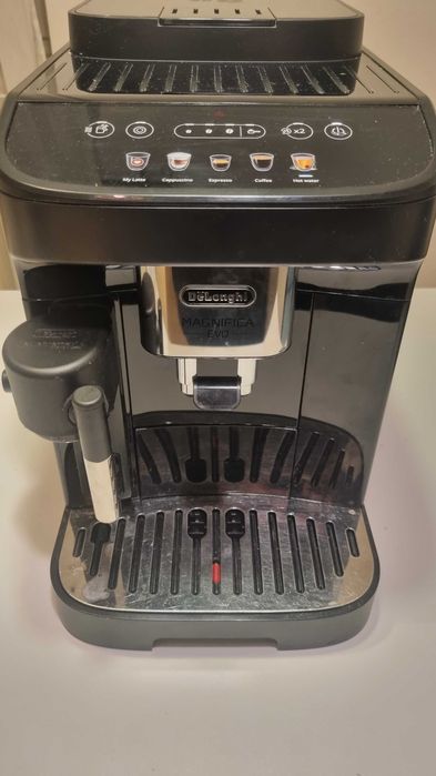 Кофеварка Delonghi Magnifica evo