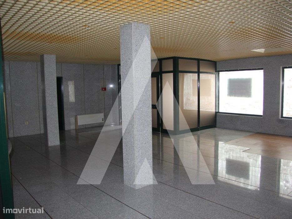 Loja no Centro de Freixo de Espada à Cinta