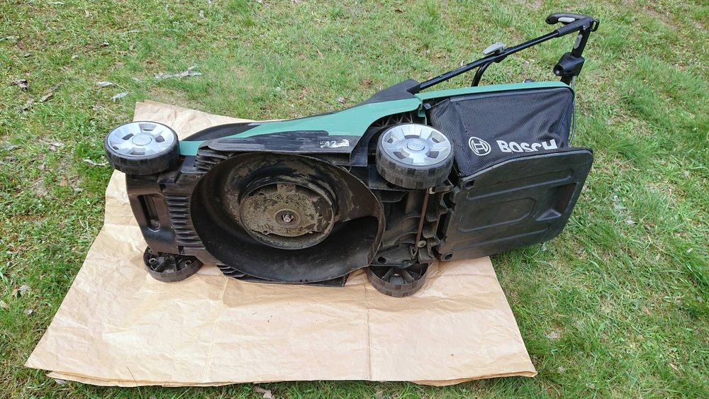 Kosiarka Bosch Universal Rotak 650 na części