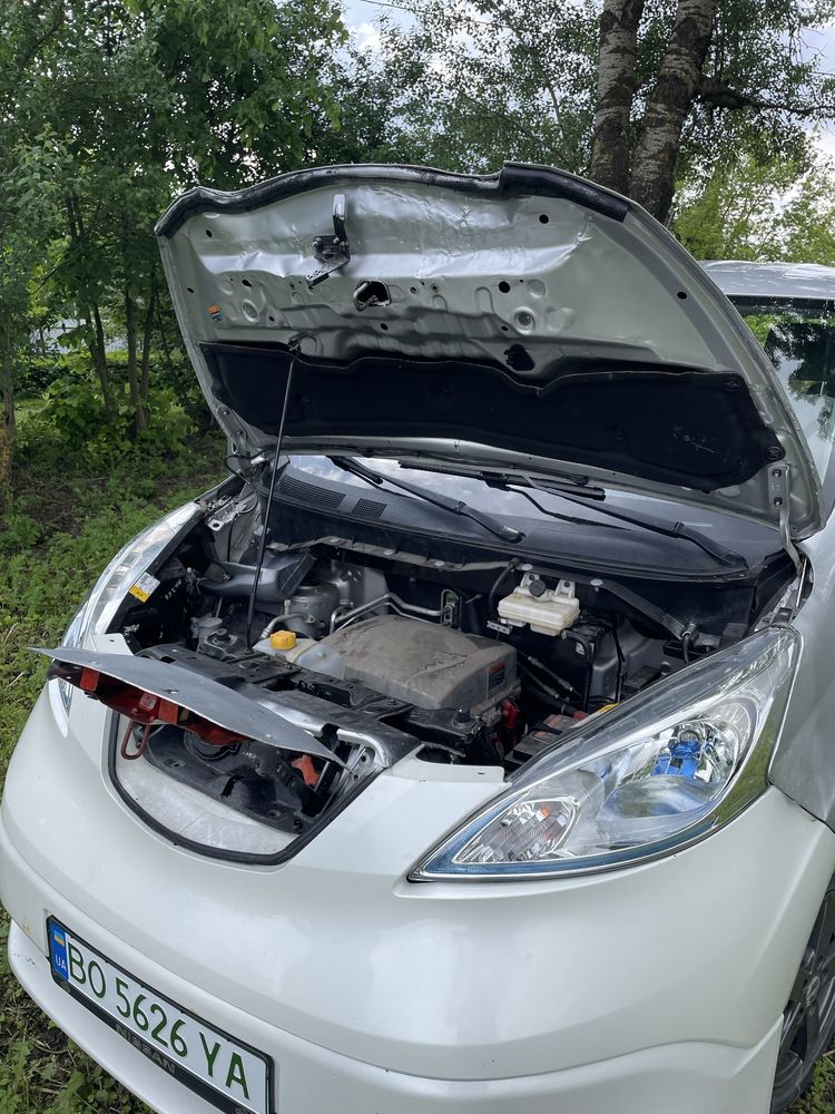 Nissan E-NV200.