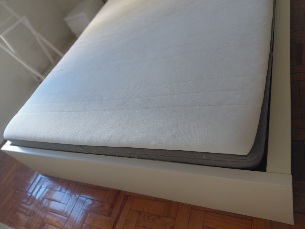 Cama de casal MALM