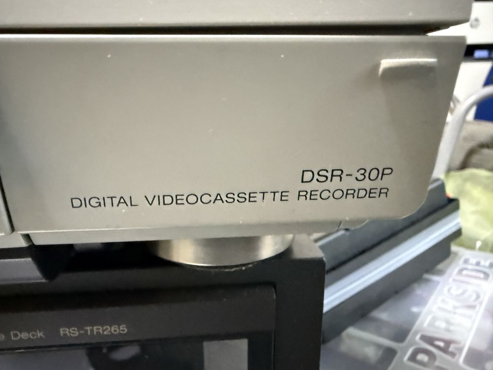 Magnetowid montażowy Sony DSR-30P lub DHR-1000NP