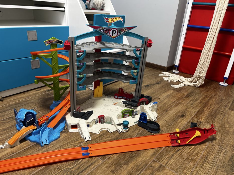 Hot wheels набір