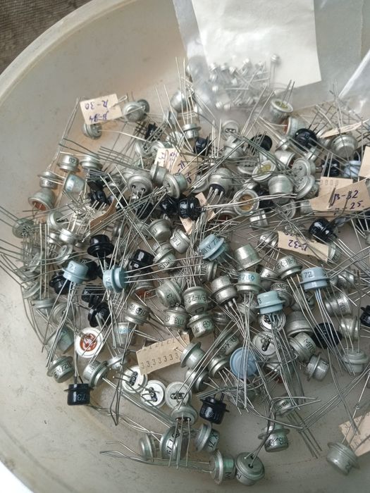 Транзистори одним лотом.