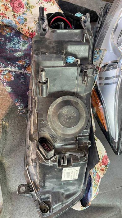 левая фара volkswagen touareg NF