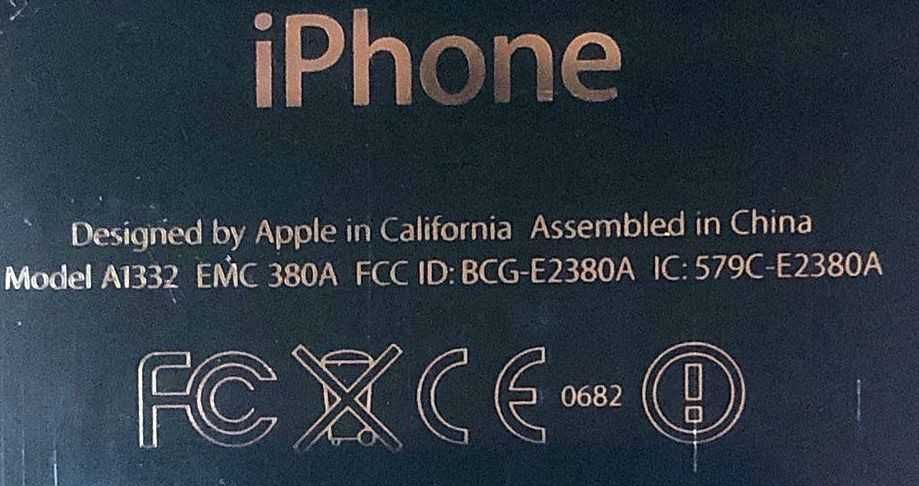 Раритетний динозаврик від Apple - iPhone 4 model A1332 EMC 380A з аксе