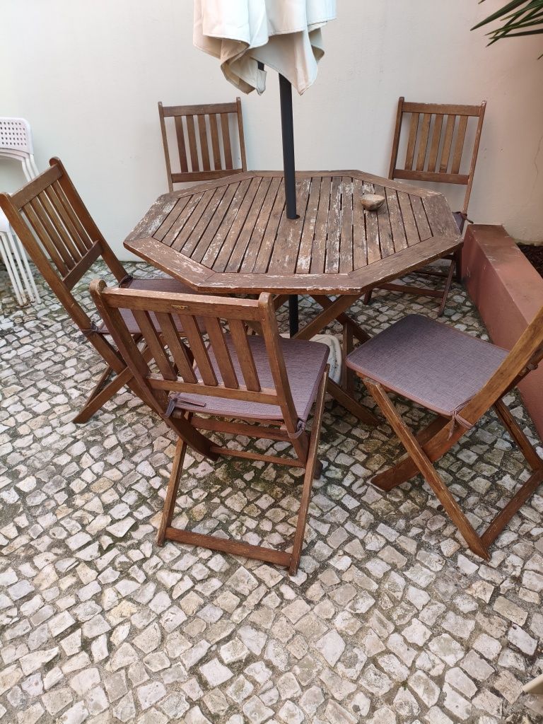 Vendo mesa de exterior com cadeiras