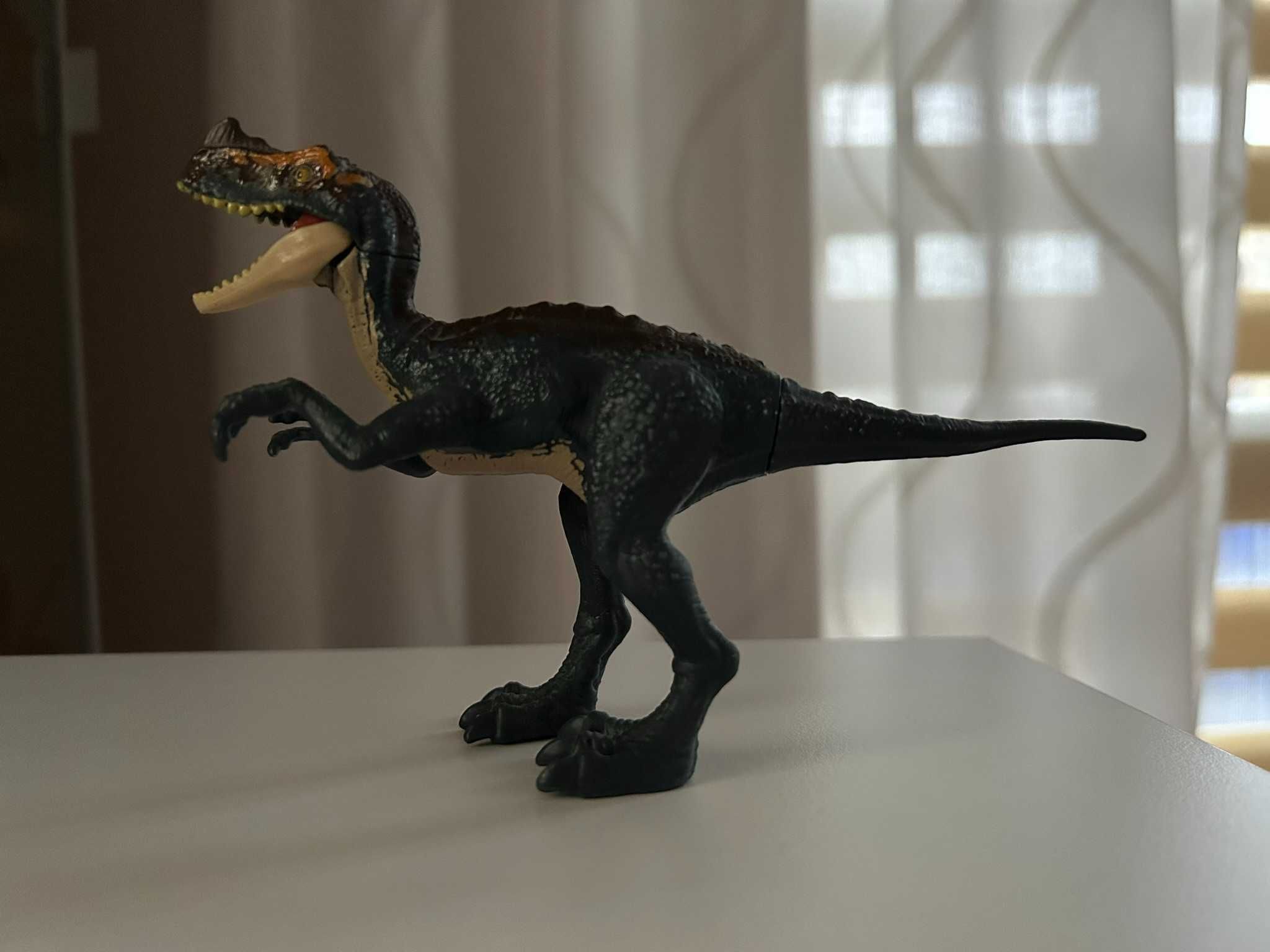 Jurassic World - Niebezpieczny dinozaur - mięsożerca