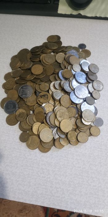Продам монеты одним лотом.