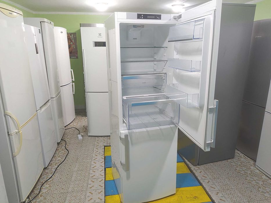 Холодильник  Electrolux з морозильною камерою