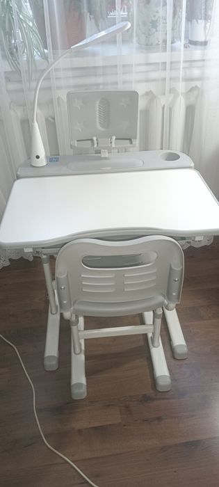 Парта з стільцем