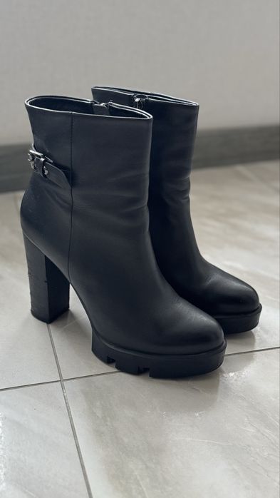 Ботильони 39 р. натуральна шкіра