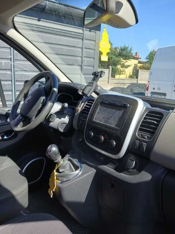 Renault Trafic  Opel Vivaro Nissan NV300