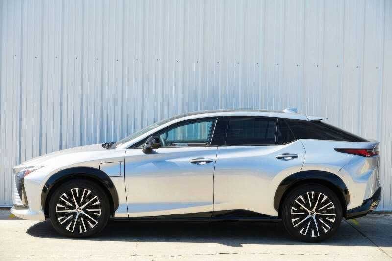2023 Lexus RZ 450e Luxury