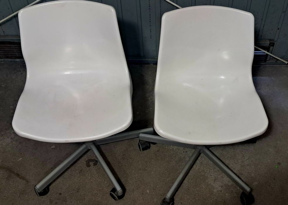 Dwa krzesła z IKEA jedno 50zł